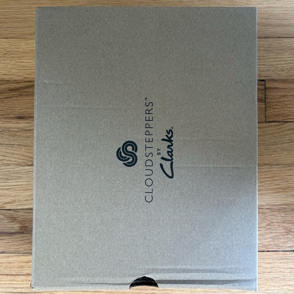 Clarks Women Cloudstepper Booties - Picture 2 of 9